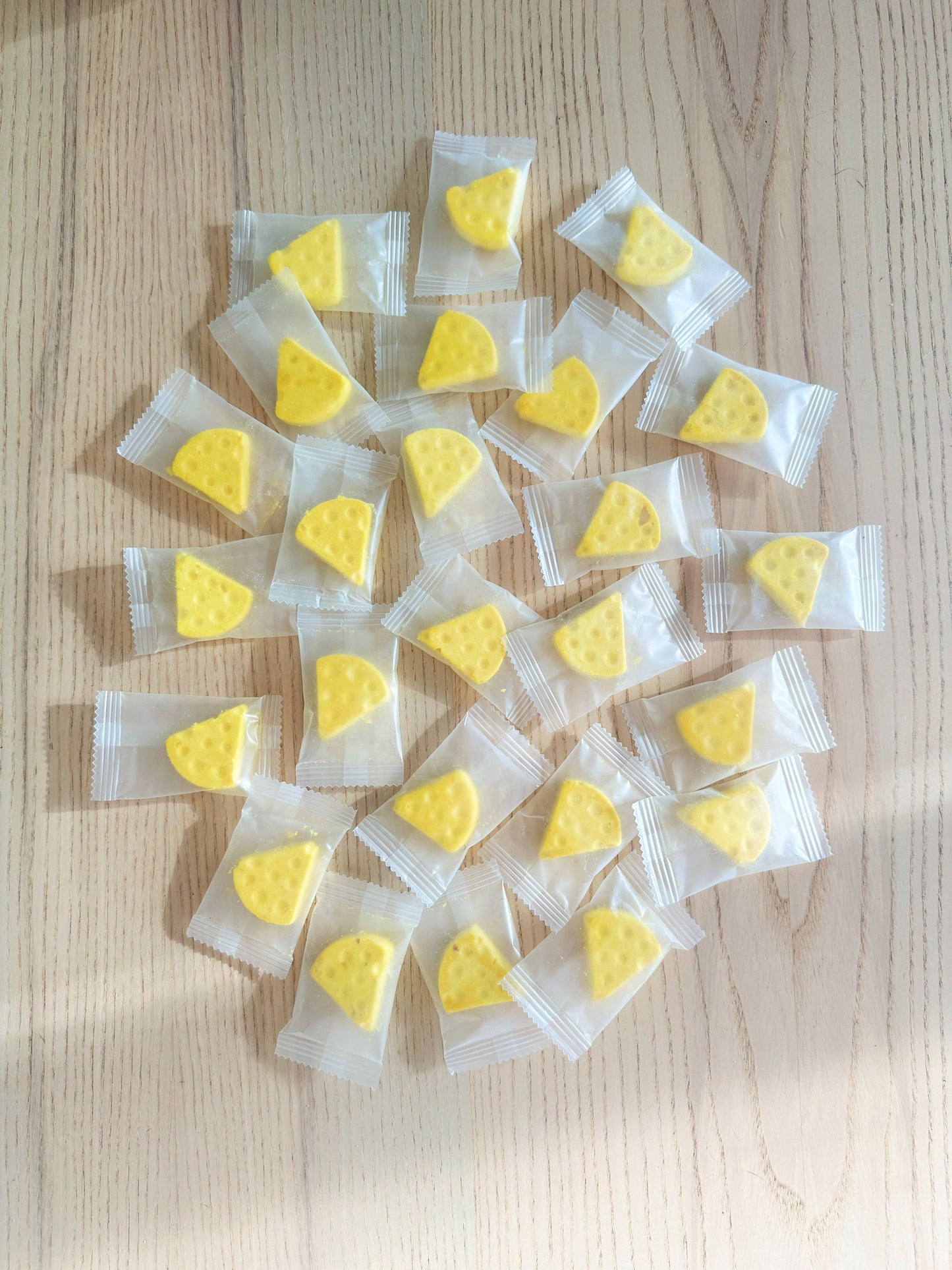 [Dog Treats] Freeze Dried Chicken & Cheddar Slices - 2.6 oz